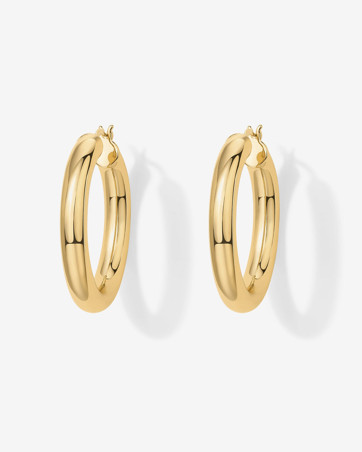 Rear view of gold-tone oval hoop earrings showing the closures (PAVOI reference image; supplier appearance awaits verification)